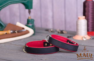 Lederhalsband "Klassik-Premium" schwarz/rot 50cm/27mm Eisen verchromt (silber)
