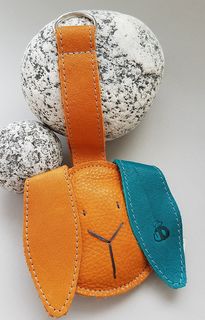 Hunde Not-Kotbeutelspender als Schl&uuml;sselanh&auml;nger Hase hellbraun