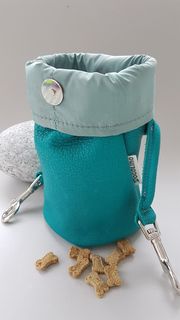 Leckerlitasche aus Naturleder mit 2 Karabinern und Magnetverschluss