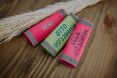 Halsbandcover mit Wunschstickerei